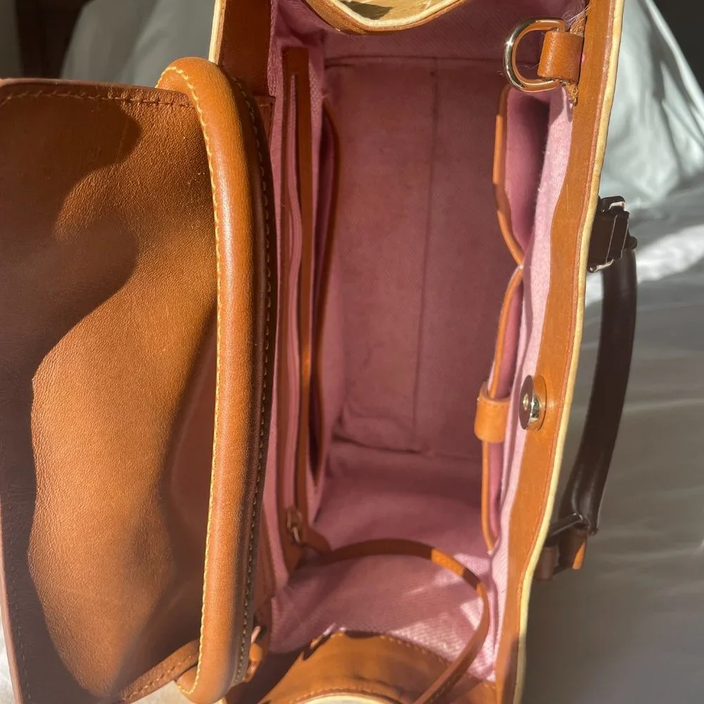 Like new Dooney Bourke Tan Exotic leather Handbag - Picture 4 of 4